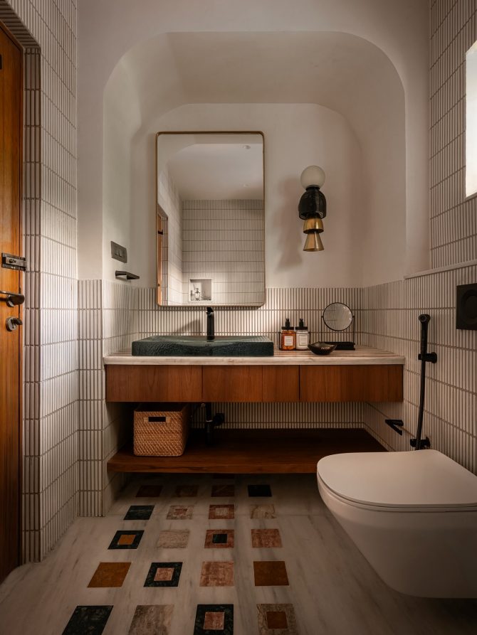 Ovakav ormarić za kupatilo rješava svakodnevni problem sitnica koje uvijek stoje na lavabou