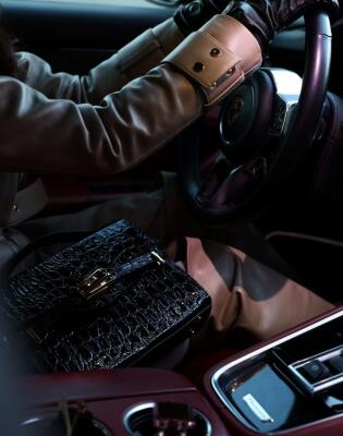 Dva modela ručno rađenih kožnih torbi koja biramo bh. brenda iz Banja Luke