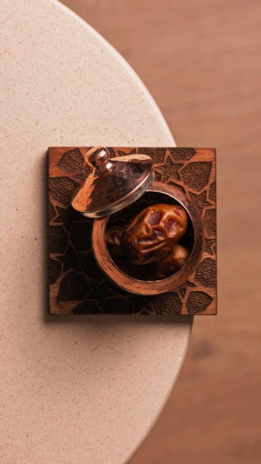 Set za posluživanje koji smo pronašli na Čaršiji poželjet ćete za iftarsku trpezu