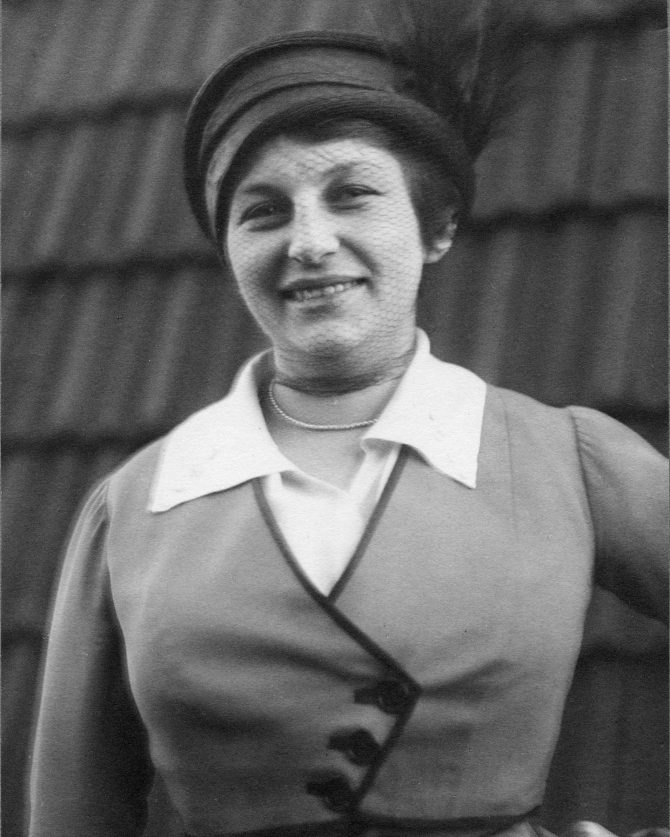 zene_bauhausa_lilly_reich_bonjour_ba_b1