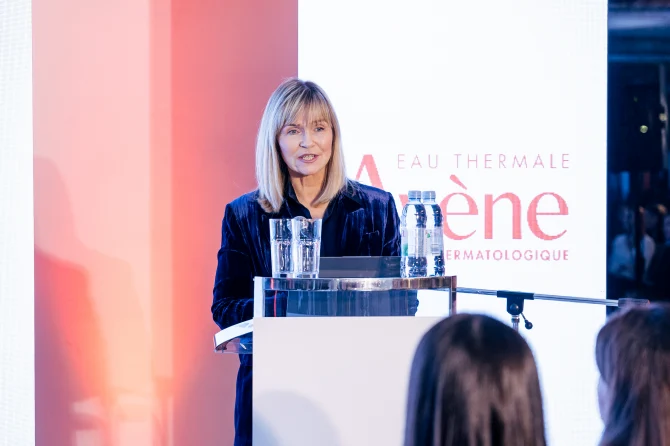 avene-event-anti-aging-academy-dermabsolu-hyaluron-activ-procedure-1003-bonjour-ba