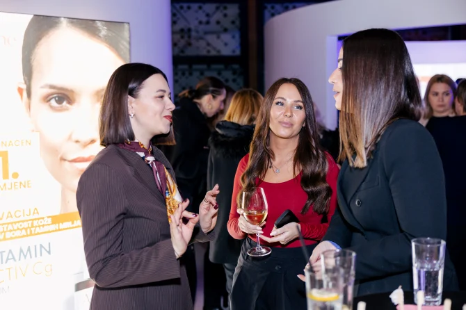 avene-event-anti-aging-academy-dermabsolu-hyaluron-activ-procedure-183-bonjour-ba