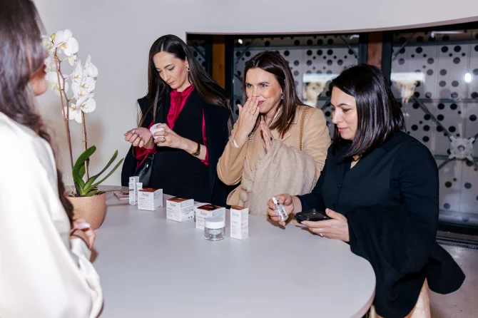 avene-event-anti-aging-academy-dermabsolu-hyaluron-activ-procedure-185-bonjour-ba