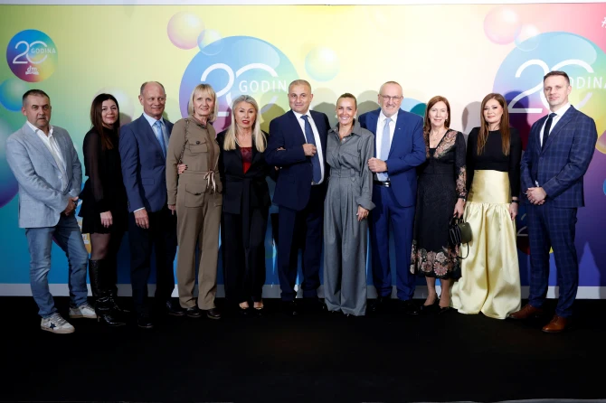 dm-bosna-i-hercegovina-20-godina-16-bonjour-ba