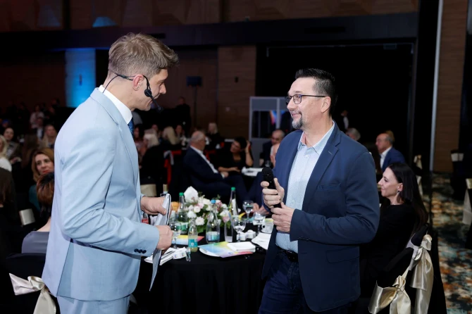 dm-bosna-i-hercegovina-20-godina-18-bonjour-ba