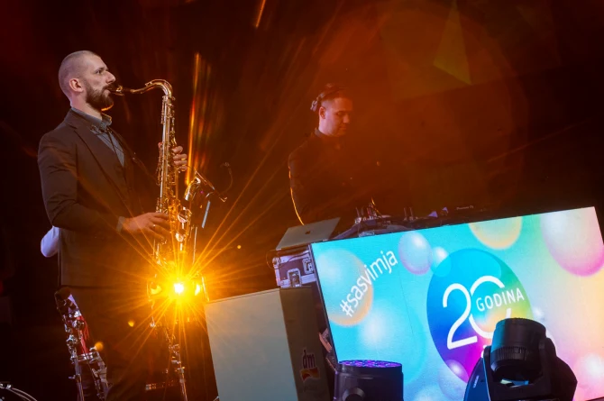 dm-bosna-i-hercegovina-20-godina-3-bonjour-ba