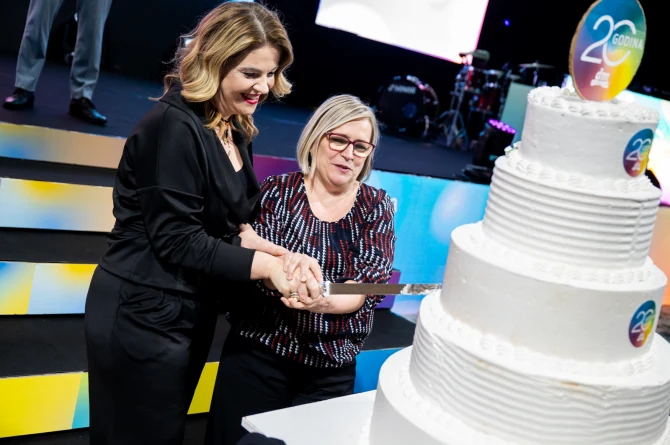 dm-bosna-i-hercegovina-20-godina-6-bonjour-ba