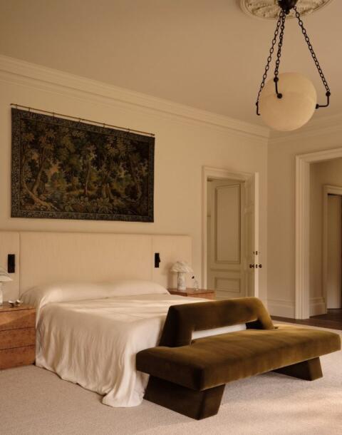 4 načina kako stilizovati jedan od pametnijih komada koji možete dodati spavaćoj sobi