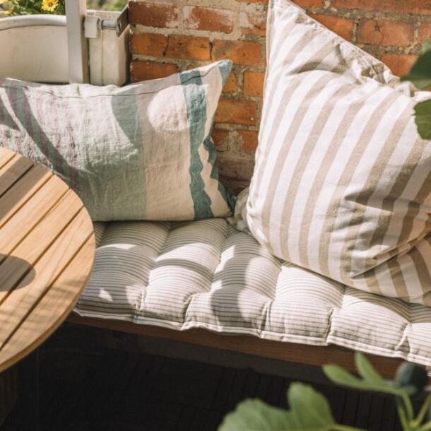 Iskoristite ovu priliku u JYSK-u da ubacite klupu za balkon jer će vam sačuvati prostor i budžet