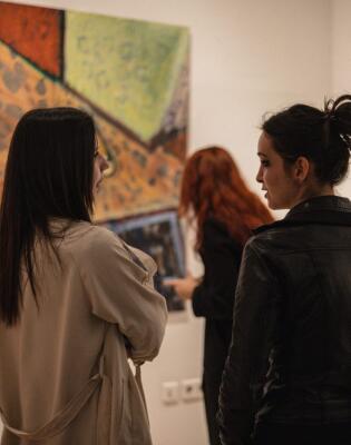 Pogledajte djela mladih umjetnica koja su predstavljena na izložbi koja slavi žensku kreativnost