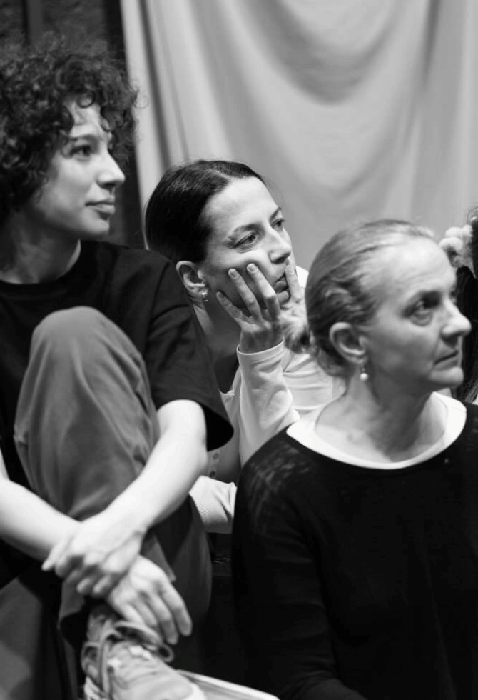 Otvaramo crnu kutiju porodičnih obrazaca: Sa proba razgovarali smo s glumicama koje nose 'Preobrazbu'