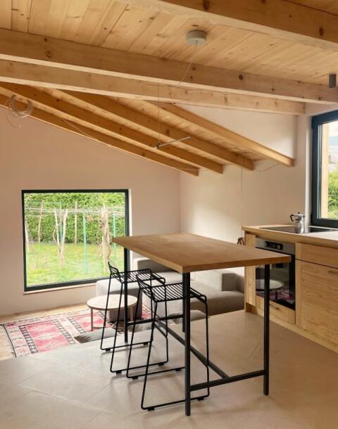 Arhitektura uz rijeku reinterpretira tradiciju kroz savremeni drveni volumen