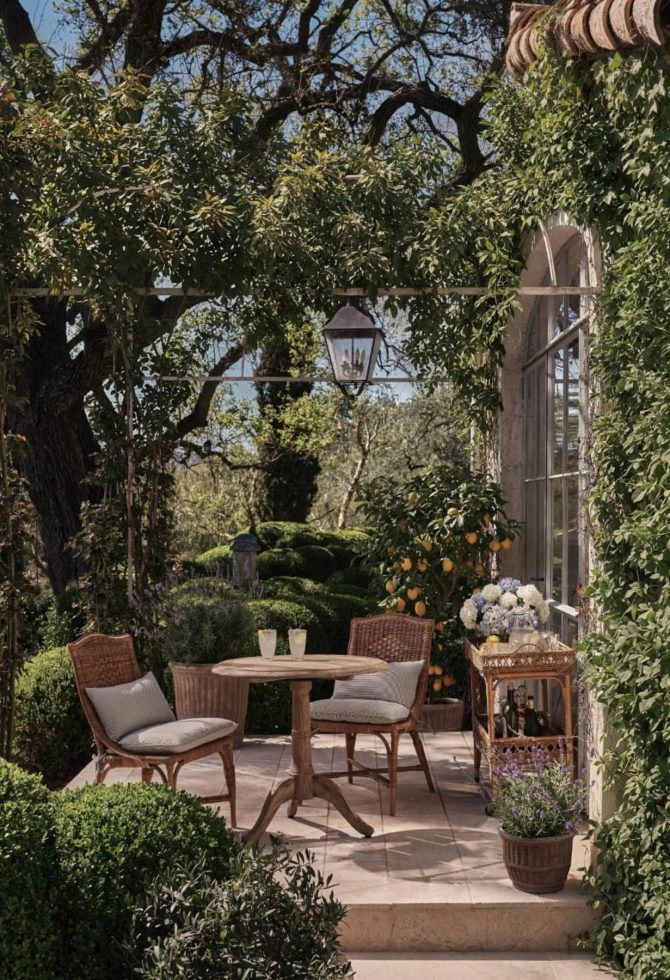 pamela_anderson_bastenski_namjestaj_ratan_bonjour_design_5