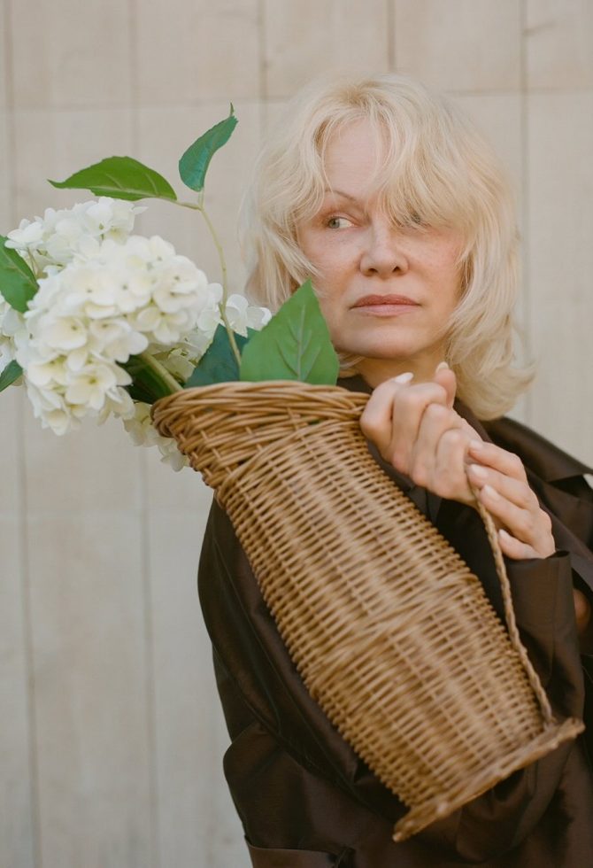 pamela_anderson_bastenski_namjestaj_ratan_bonjour_design_7