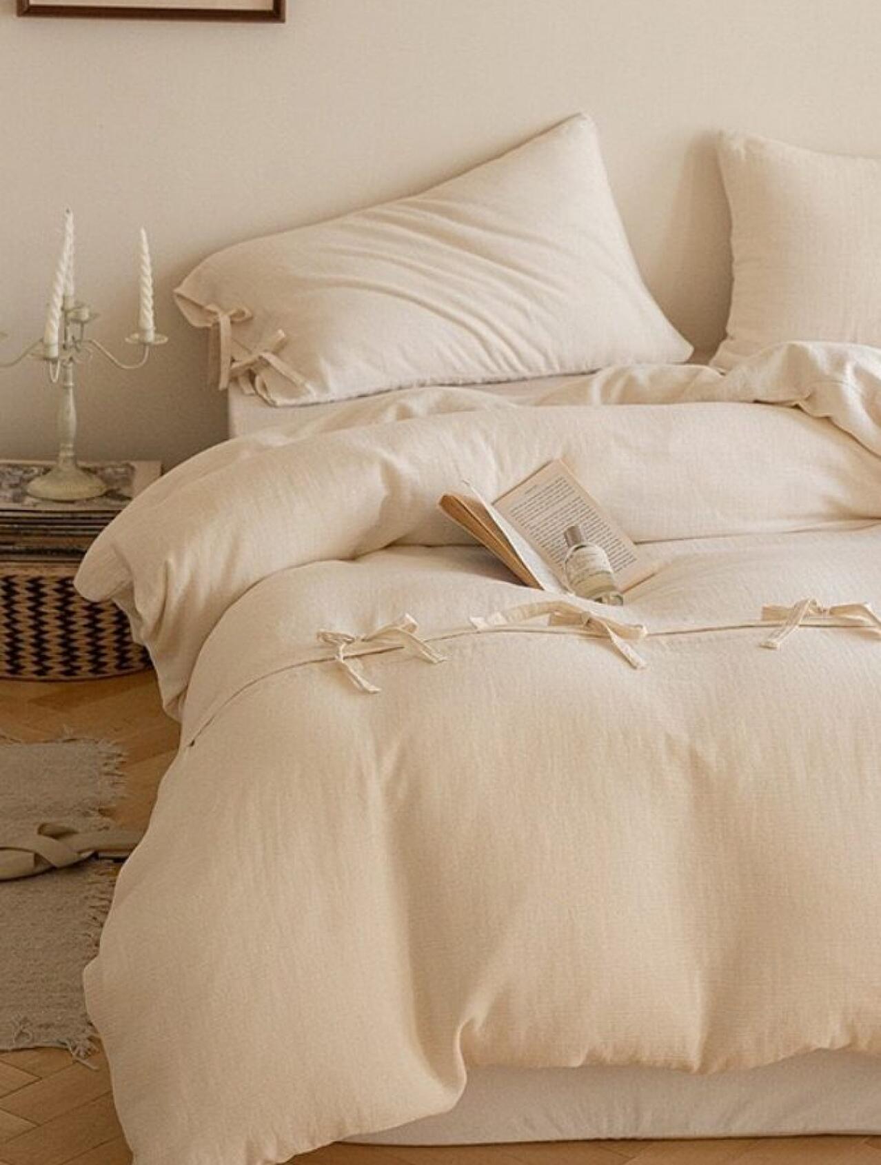 Set iz JYSK-a do danas na sniženju: Posteljina s mašnama kao najnježniji proljetni detalj