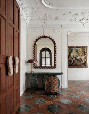 Ogledalo u valovitom okviru koje djeluje kao art komad smo pronašli u JYSK-u za odličnu cijenu