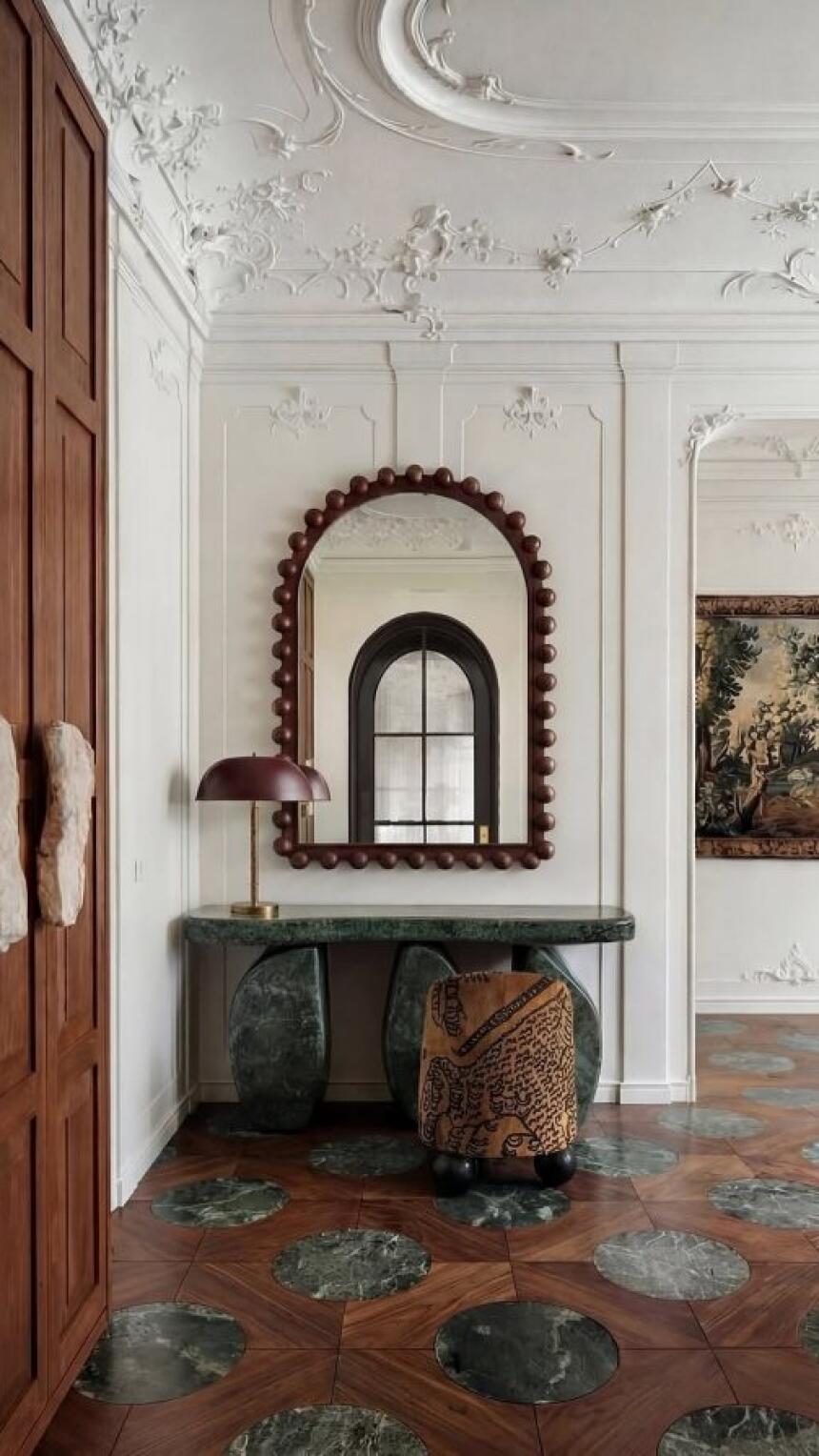 Ogledalo u valovitom okviru koje djeluje kao art komad smo pronašli u JYSK-u za odličnu cijenu