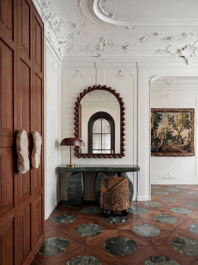 Ogledalo u valovitom okviru koje djeluje kao art komad smo pronašli u JYSK-u za odličnu cijenu