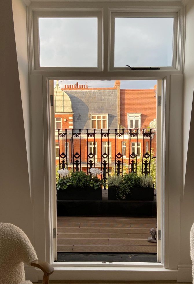 Sada je vrijeme: JYSK suncobran za balkon koji se montira bez baze i štedi prostor