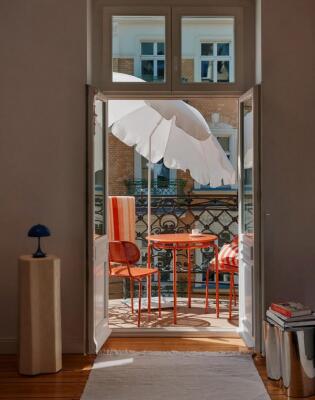 Balkonski set u ovoj boji smo pronašli u Penny-ju i izgleda kao mali mediteranski kutak