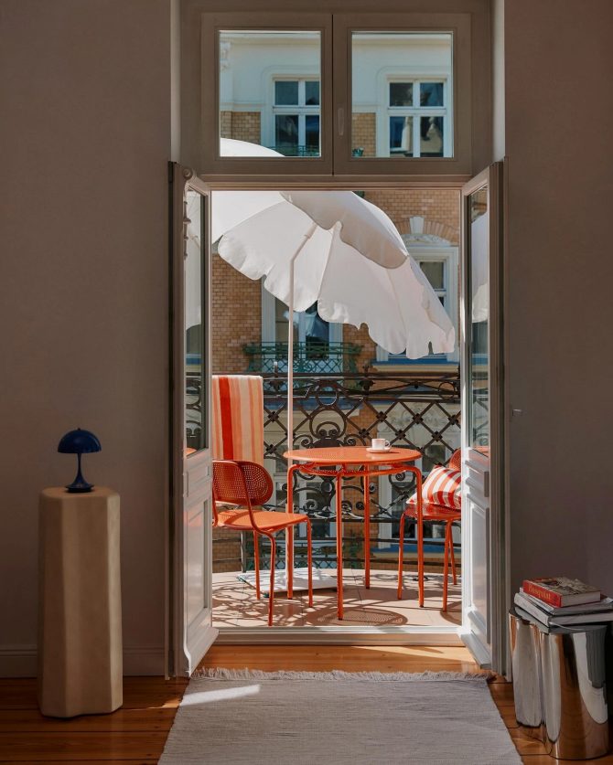 Balkonski set u ovoj boji smo pronašli u Penny-ju i izgleda kao mali mediteranski kutak