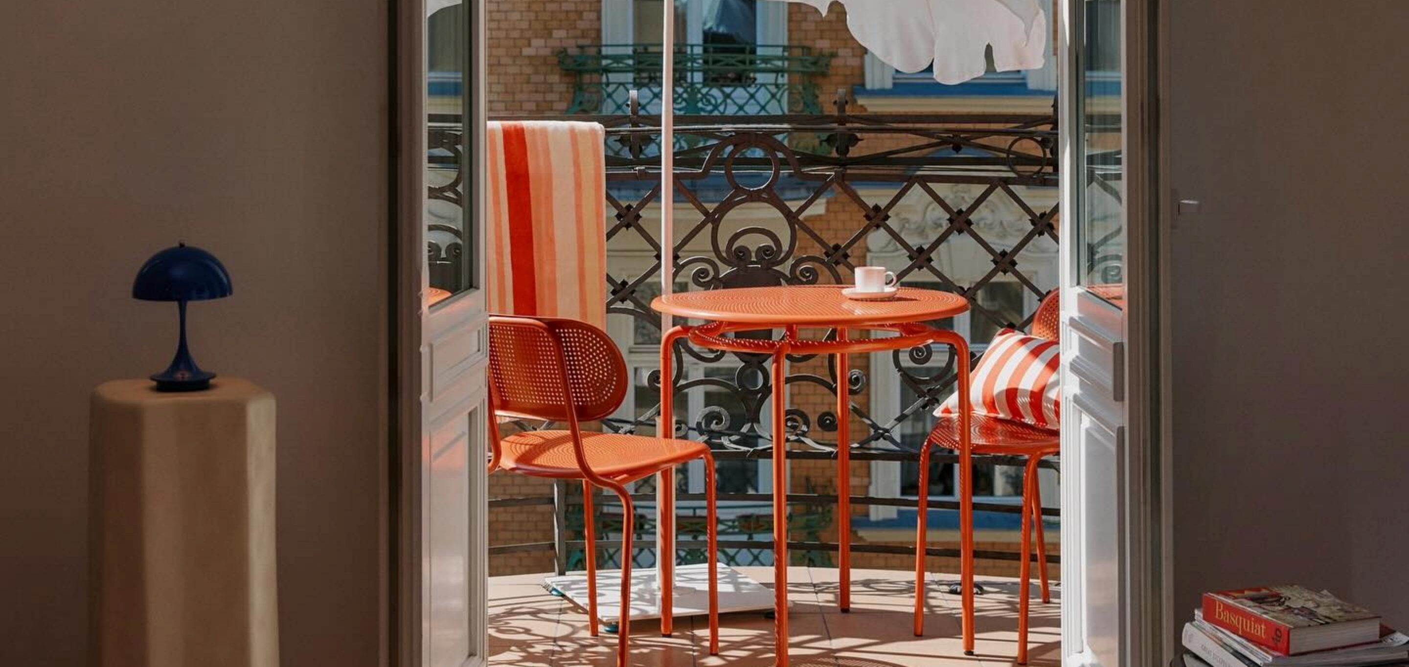 Balkonski set u ovoj boji smo pronašli u Penny-ju i izgleda kao mali mediteranski kutak