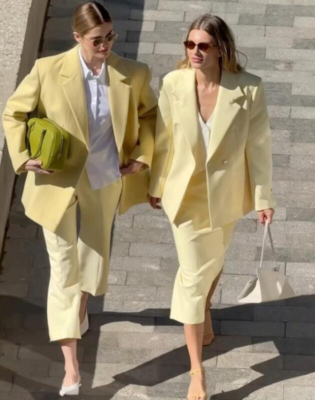 ZARA haljina za posao od 50 KM u puterasto žutoj boji koja razbija crnu rutinu