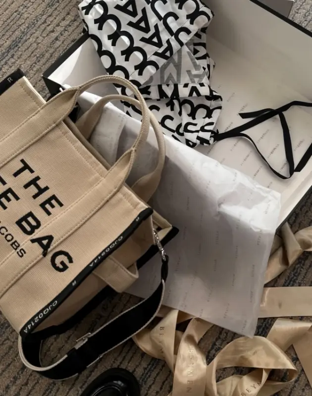 Marc Jacobs torbe koje preuzimaju proljeće 2026: Svi ih žele, mi smo izdvojili 7 favorita.