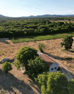 Ako ovog ljeta tražite mir: Kamena kuća u Hercegovini dolazi s 60.000 m² privatne prirode