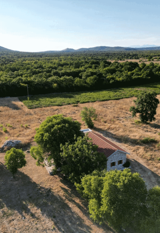 Ako ovog ljeta tražite mir: Kamena kuća u Hercegovini dolazi s 60.000 m² prostora za reset