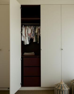 Poznati IKEA sistem koji rješava organizaciju ormara sada je prilagođen malim stanovima