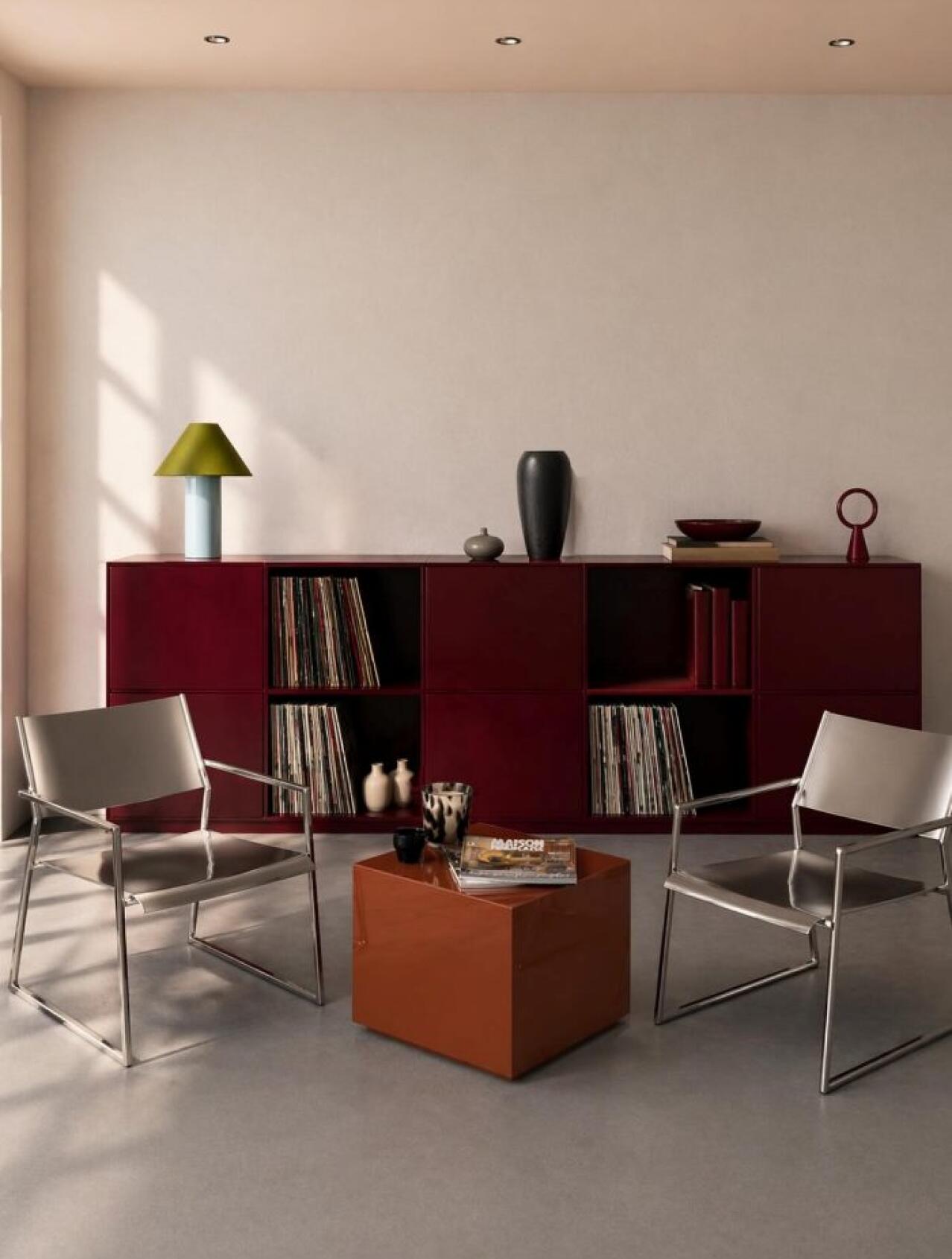 Poznata IKEA polica dobila je čokoladno bordo verziju zbog koje izgleda mnogo skuplje