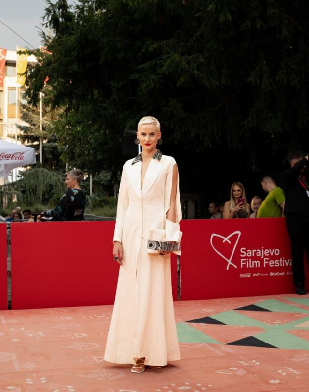 Ivona Baković u plusminus kreaciji koja redefiniše večernji tailoring