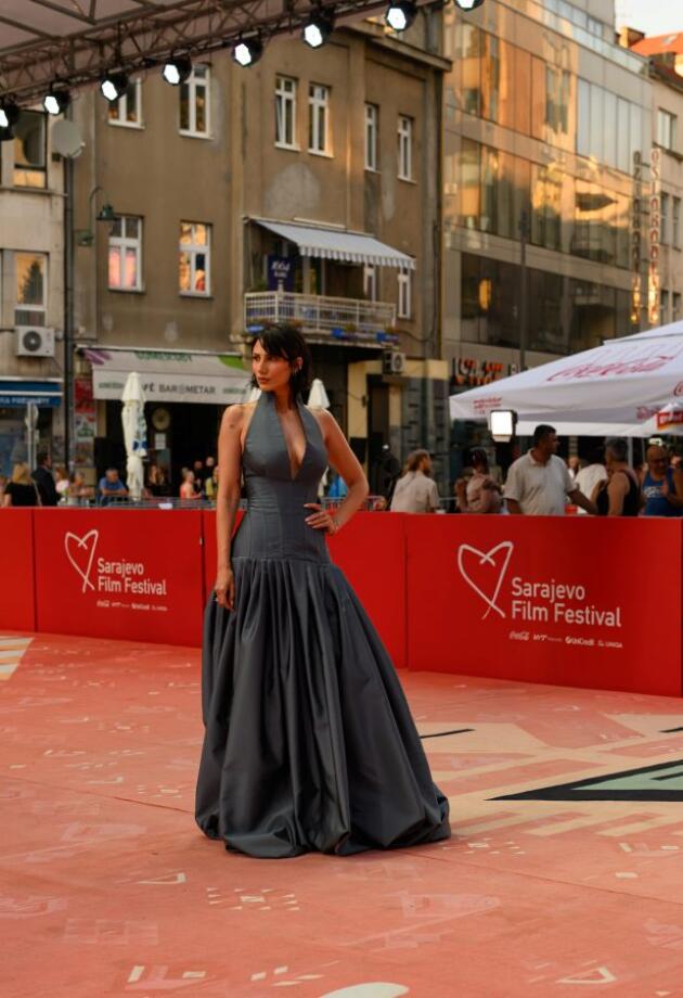 Mateja i Neira sinoć su na crveni tepih donijele dvije strane Mateyre