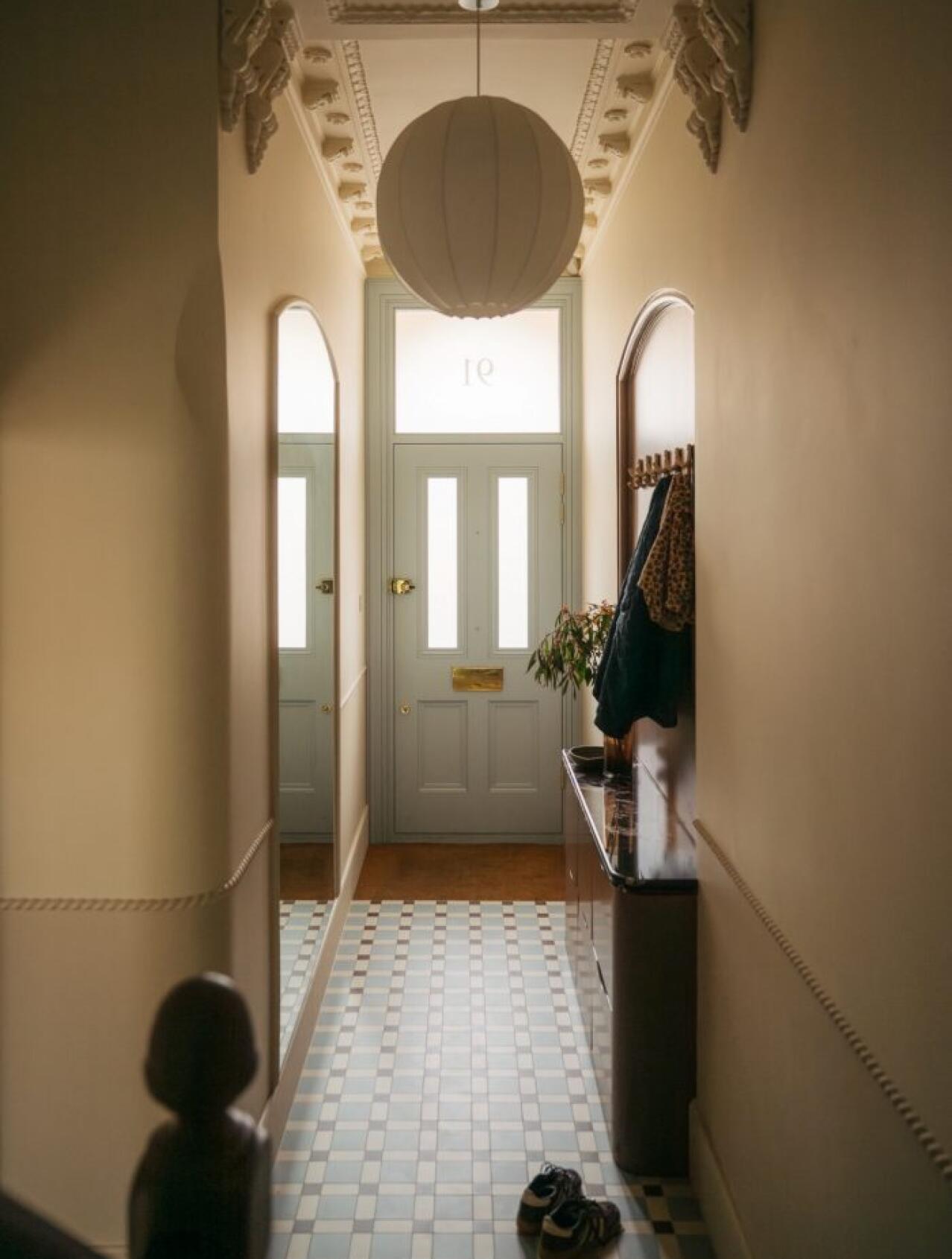 DESIGN.how to | Imate uzak hodnik? Pravilo 30 centimetara mijenja način na koji ga uređujete