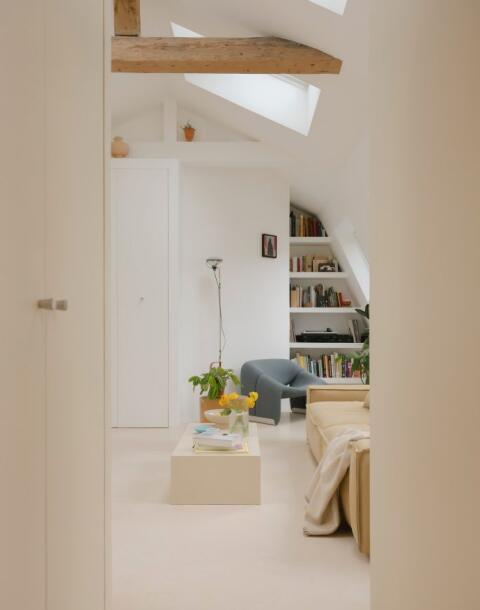 DESIGN.inspo | Pogledajte kako su arhitekti 10 malih prostorija spojili u jedno potkrovlje od 55 m²