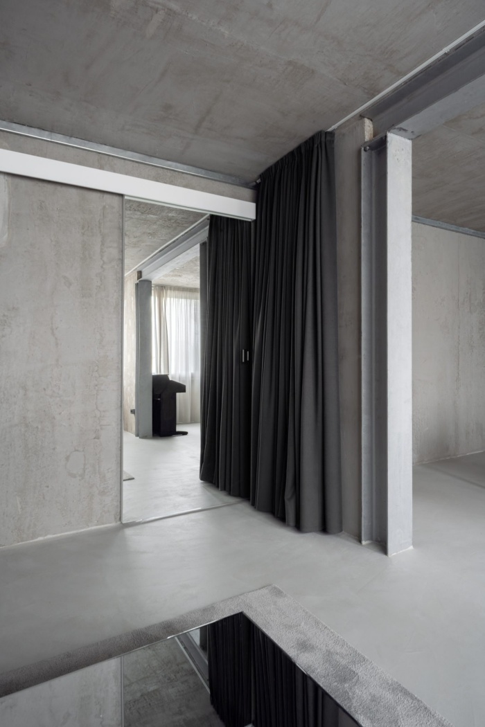 mali-stan-zagreb-zavjese-pregrade-simple-architecture-raw-apartment-brutalizam-bonjour-design-4