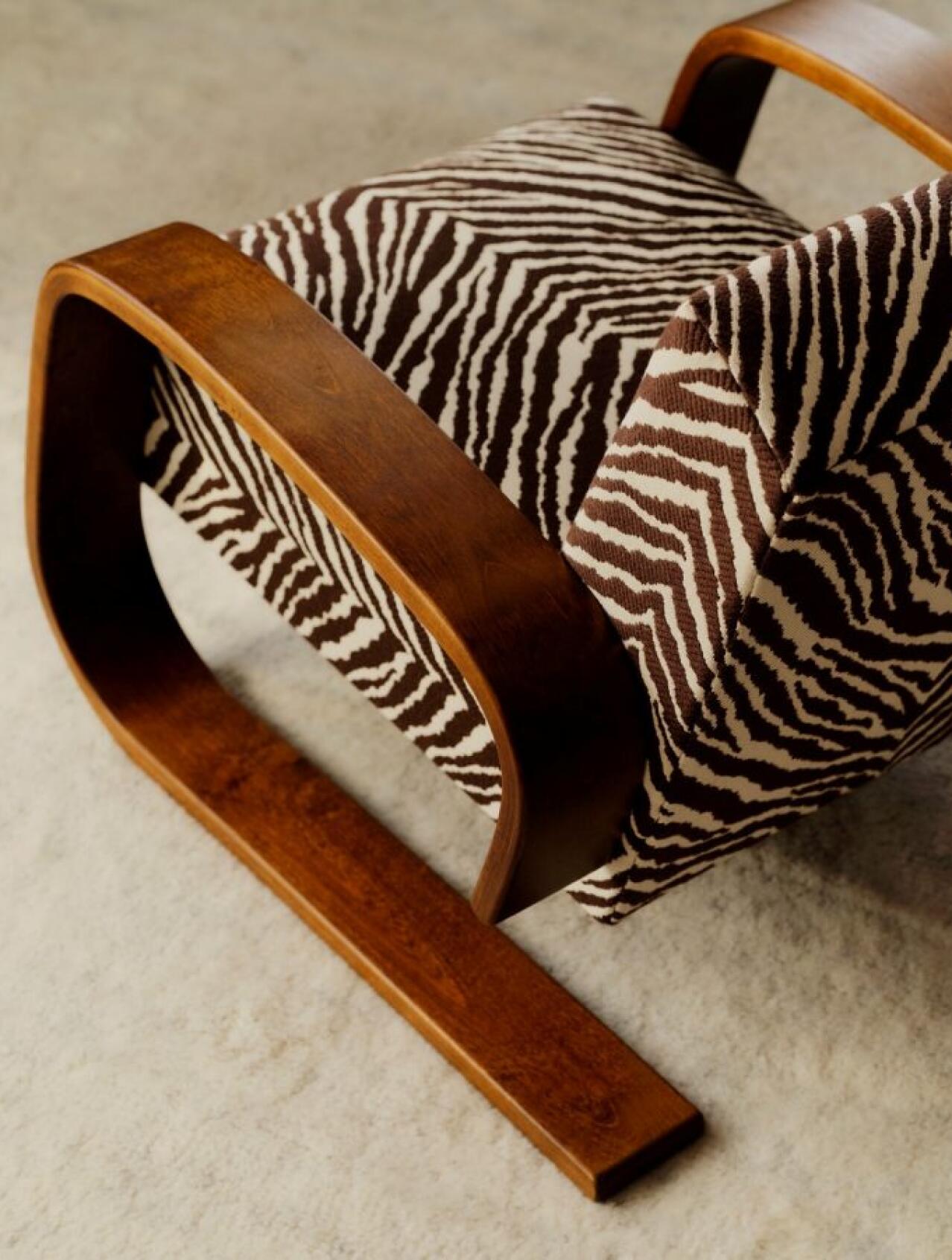 Zebra print fotelja stara gotovo 90 godina koju bismo imali i danas se vraća u novom izdanju