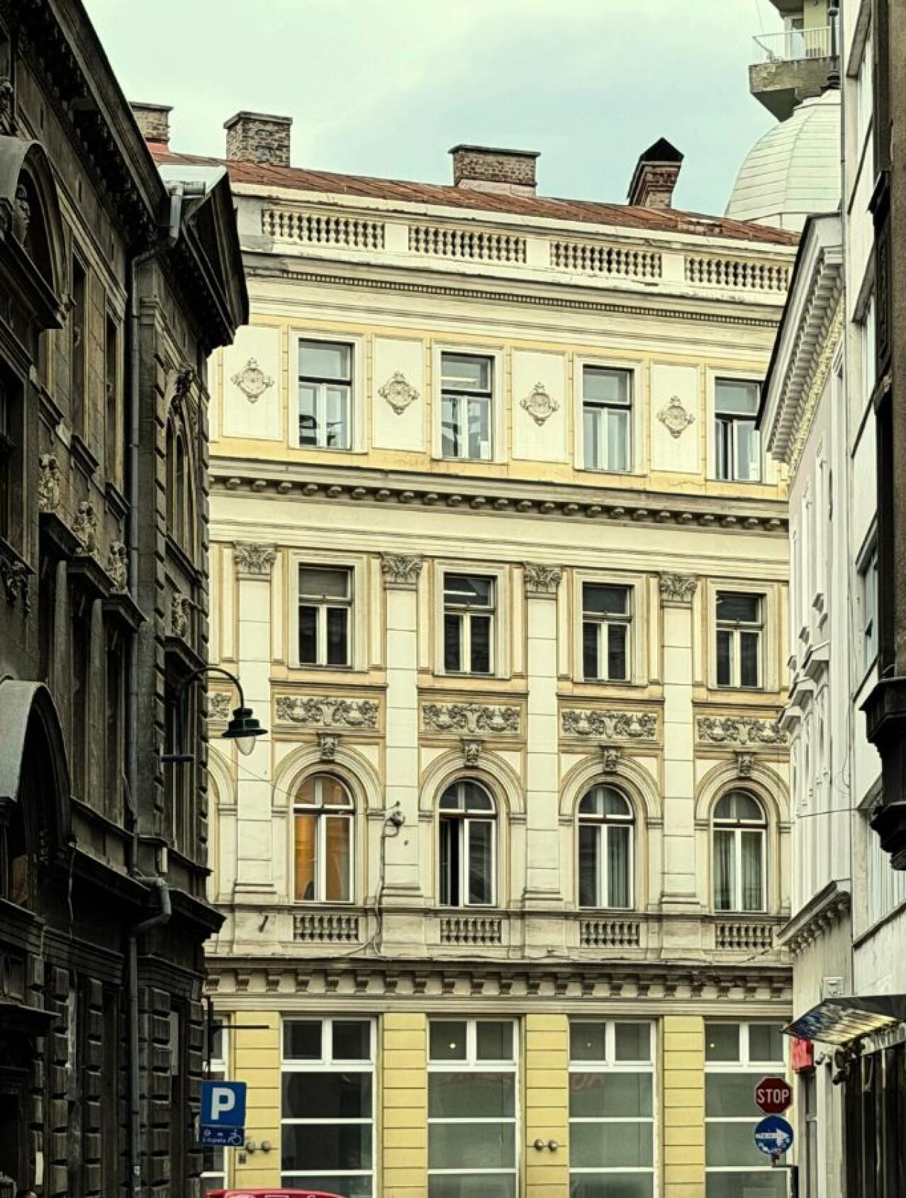 Kako turizam mijenja interijere Sarajeva? Airbnb više nije samo stan na dan. Ovo su 6 drugačijih.