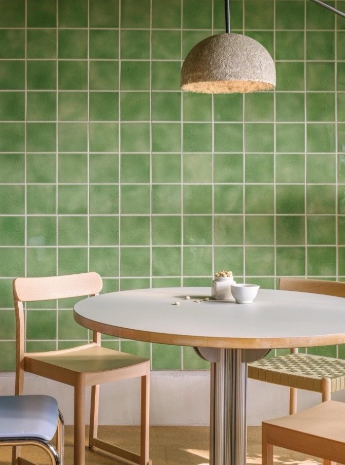 stan-55-kvadrata-skriveni-krevet-garderober-ideje-bonjour-design-0A3