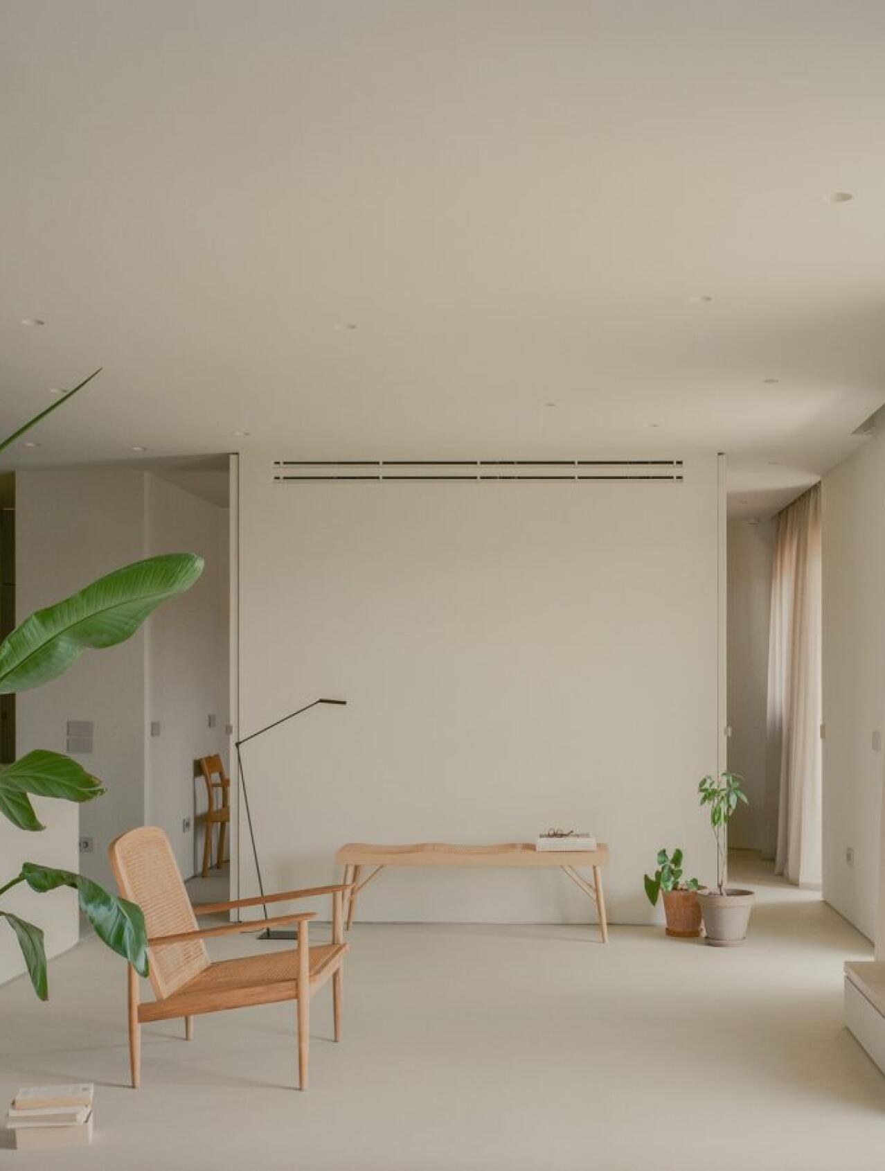 DESIGN.inspo | U ovom malom stanu u Grčkoj trpezarija je istovremeno gostinjska soba i home office