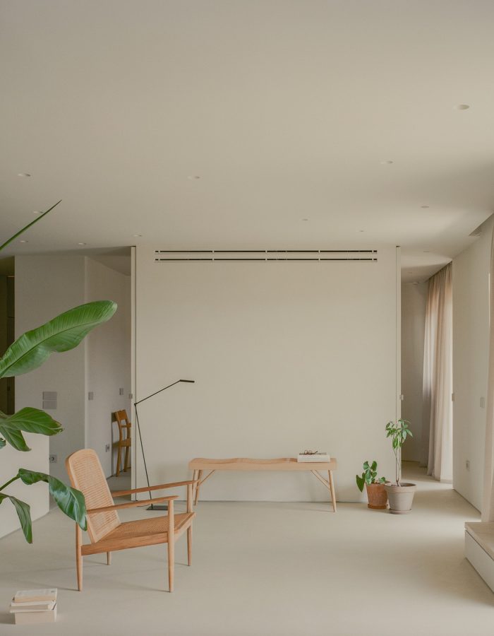 DESIGN.inspo | U ovom malom stanu u Grčkoj trpezarija je istovremeno gostinjska soba i home office