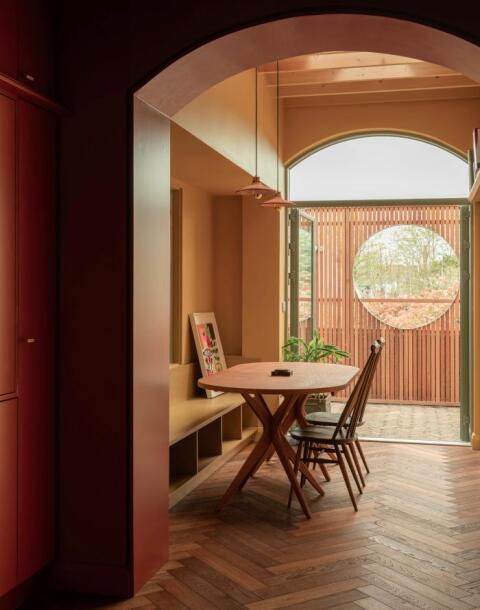 DESIGN.inspo | Kući su dodali samo 6 m², ali unutra izgleda potpuno drugačije. Pogledajte šta su promijenili.
