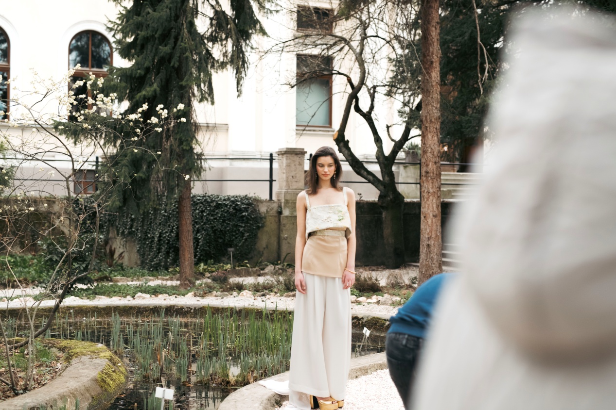 Bonjour_ba__DSC9749 copydigitalna_naslovnica_bts