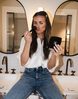 Glow mode on! Kako pravilno nanijeti highlighter?