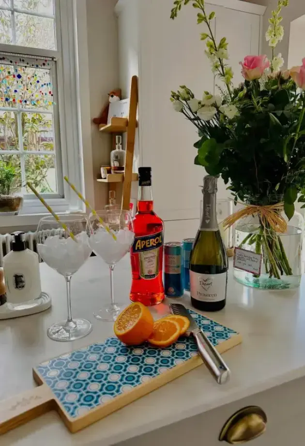 Aperol koji izgleda kao iz bara? Kućna verzija + video tutorijal za hit ljeto!