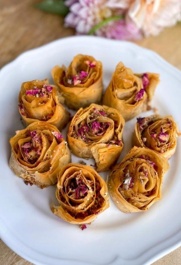 Baklave u obliku ruže? Znamo jednostavnu tehniku za izradu.