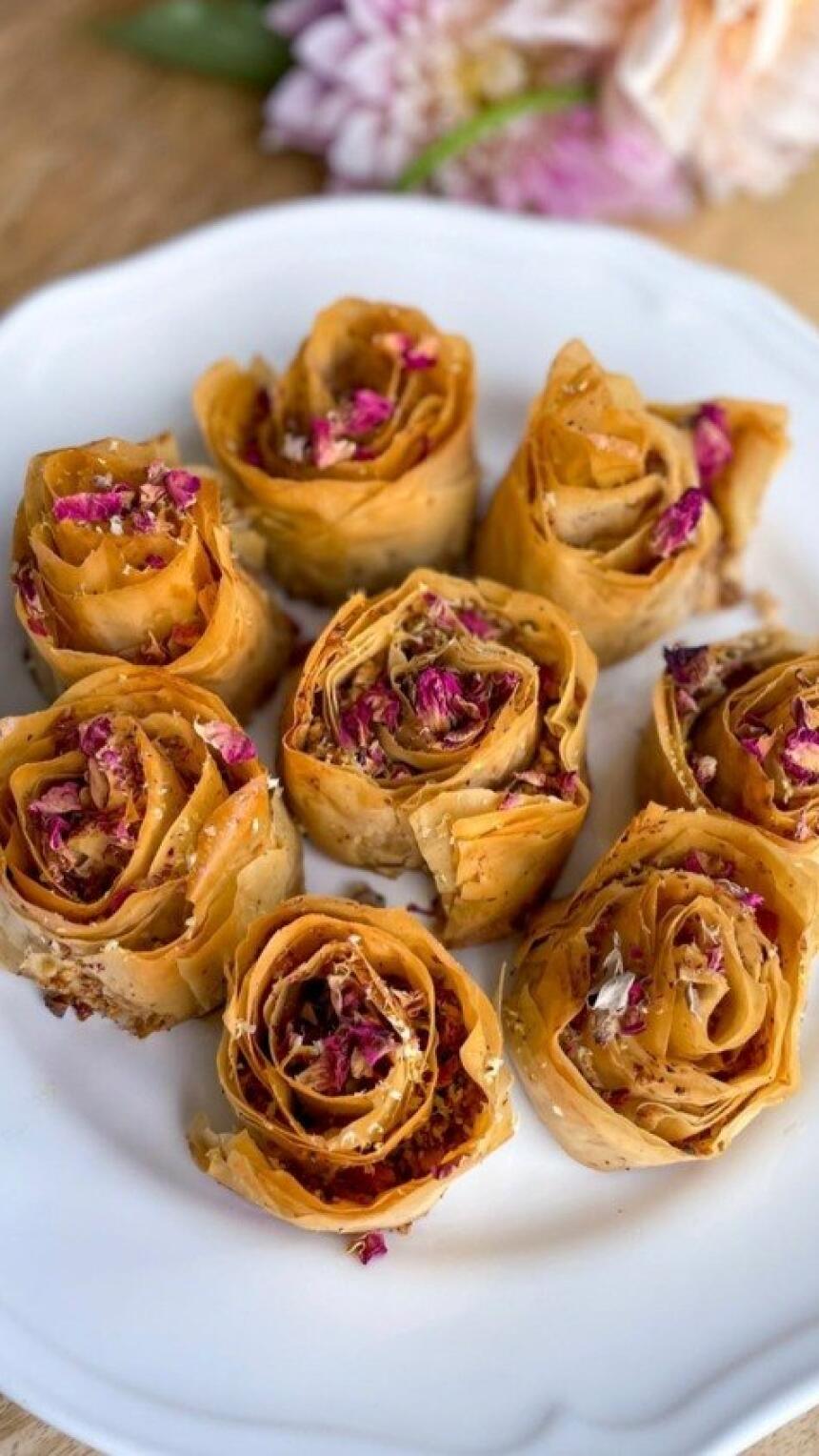 Baklave u obliku ruže? Znamo jednostavnu tehniku za izradu.