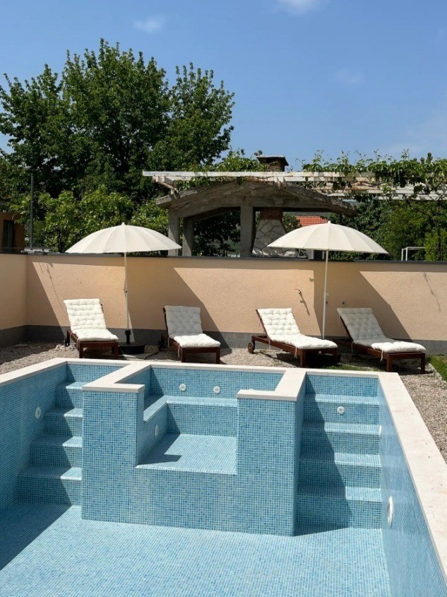 Mostar: Villa sa bazenom koja ima lijepo uređen eksterijer, ali i interijer