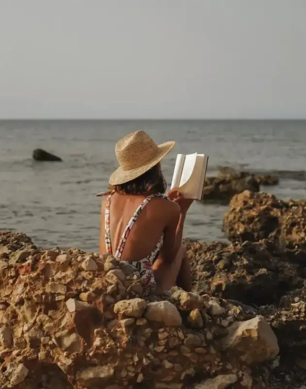 Ako ti treba dobra knjiga za plažu – ovih 5 naslova već su nas osvojili